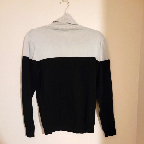 Women's L blocked turtle neck. - Picture 3 of 3